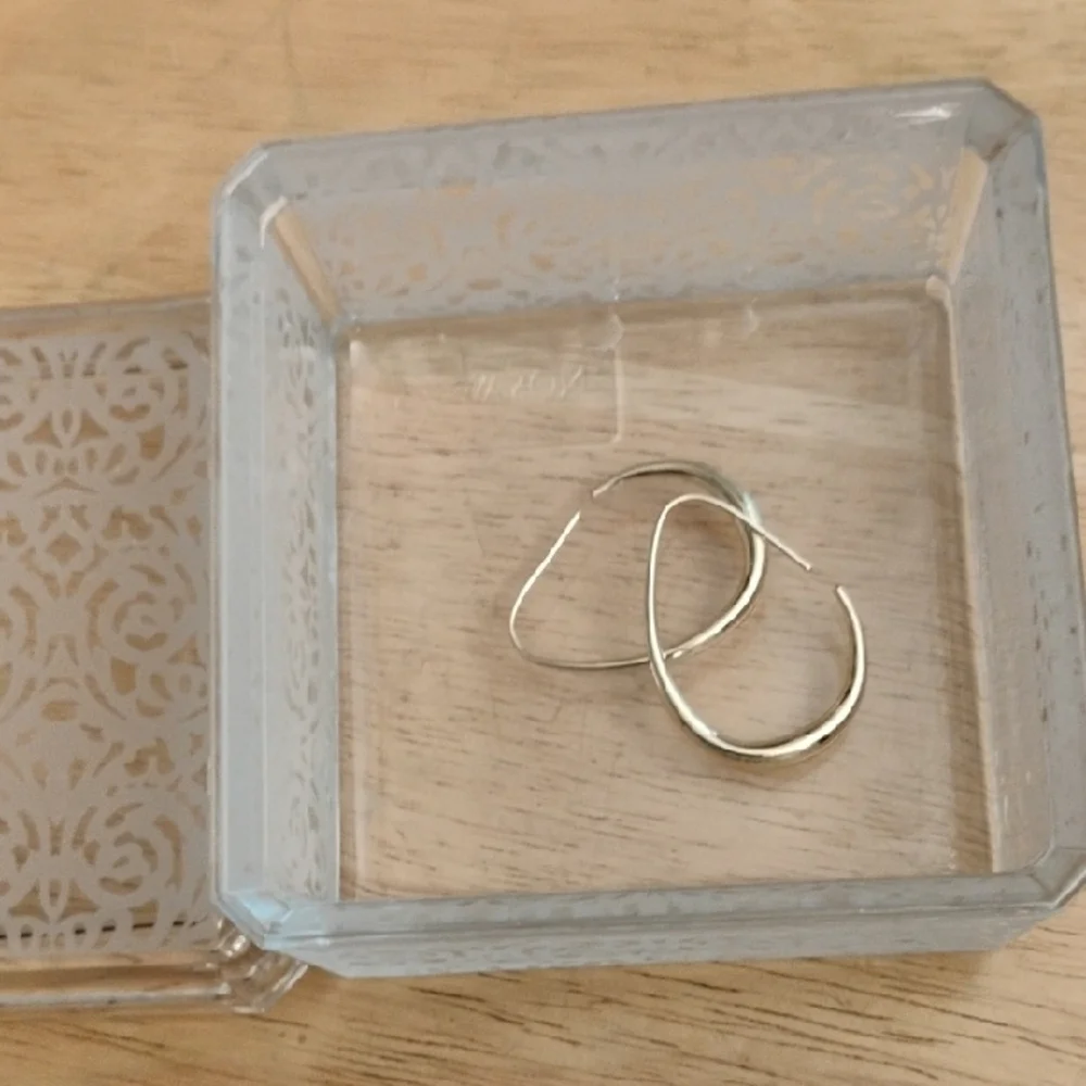 Vintage Dawson Glass Jewelry Box with Floral Design